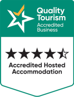 QTAB-AccredHostAccomodation-Shield-Green+Yellow-Rev-4.5star